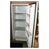 Upright frezer w/key