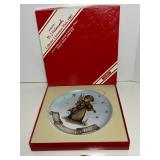M. J. Hummel 1987 Collector Christmas Plate in Box