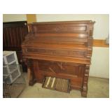 LARGE AUCTION! ALWAYS A FULL HOUSE!