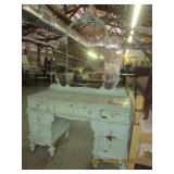 LARGE AUCTION, ALWAYS A FULL HOUSE!