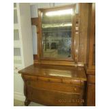 LARGE AUCTION, ALWAYS A FULL HOUSE!