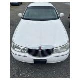 2002 Lincoln Executive Series Town Car