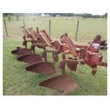 IH  4 Bottom Plow