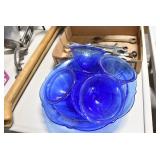 ANTIQUES/GLASSWARE/COLLECTIBLES/HOUSEHOLD