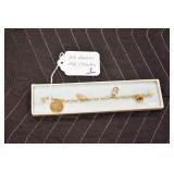 ANTIQUES/HOUSEHOLD/GLASSWARE/COLLECTIBLES/JEWELRY