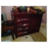 Changing table / dresser