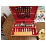 Community Stainless Set