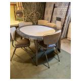 Retro table w 5 chairs