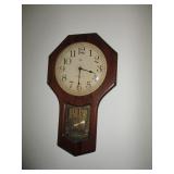 Electric regulator clock