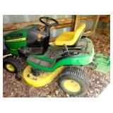 JOHN DEERE LA115 LAWN TRACTOR