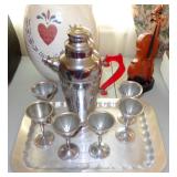 VINTAGE BAKELITE BARWARE