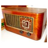 VINTAGE ADMIRAL TUBE RADIO