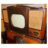 1946 RCA MACHINE AGE TELEVISION MODEL 630TS