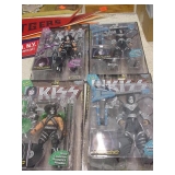Kiss figures