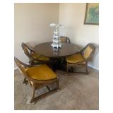 STREAMLINED SUAVE SAVOIR FAIRE