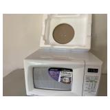 NIB 700 Watt Emerson Microwave