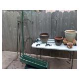 Pots & Outdoor Hangers