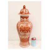 Chinese 17th century porcelain covered jar