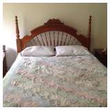 Queen size Thomasville bed part of 5 piece set
