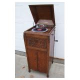 C/1910 Oak Cased Floor model Victrola by “Playerphone Talking Machine Co.”, w/records 