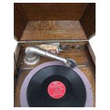 C/1910 Oak Cased Floor model Victrola by “Playerphone Talking Machine Co.”, w/records 