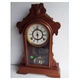 Walnut Victorian mantle clock w/oak leaf pendulum 