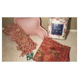 Rosy Decor & Quilt Set