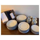 Williams Sonoma Brasserie Service for 8 Plus Linens