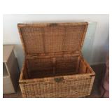 wicker chest / glass top