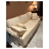 Estate sale, Lots Of Antiques