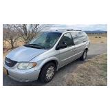 2002 Chrysler Town & Country mini van