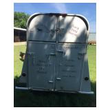 Horse trailer w/dressing