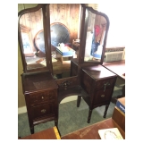 Vintage Dresser w/mirror