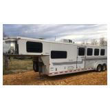 2002 Silver Star 4 horse living quarters 