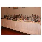 FIGURINES