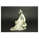 Lot 74: Lladro Figurine "Flower Girl Resting Her Feet" 