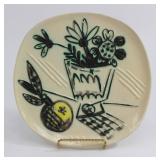 Lot 650: Pablo Picasso Plate, "Bunch with Apple" 