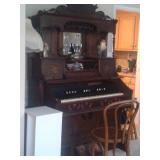 Antique pump organ