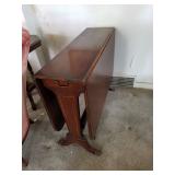 Drop leaf table