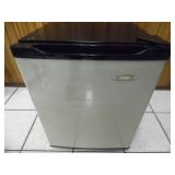 Working Haier 2.7cu ft Compact Refrigerator - current bid $15