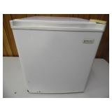 Working Magic Chef 1.4 cu ft Refrigerator - current bid $20