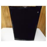 Working GE 4.0 cu ft Table Top Refrigerator - current bid $10