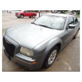 2006 Chrysler 300 SE 127k Miles - Runs - Current bid $950