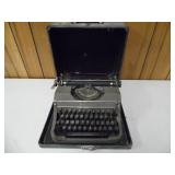 Vintage 1940s Underwood Typewritter - current bid $10