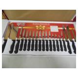 Like New Diamond Cut Kitchen Knife Set - current bid $10