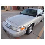 2007 Ford Crown Victoria - Runs - current bid $850