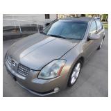 2004 Nissan Maxima SE Sedan - Runs - current bid $600