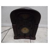  Vintage Radio Shack Table Top Radio