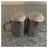 Salt/Pepper shakers