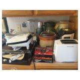 Assorted kitchen items